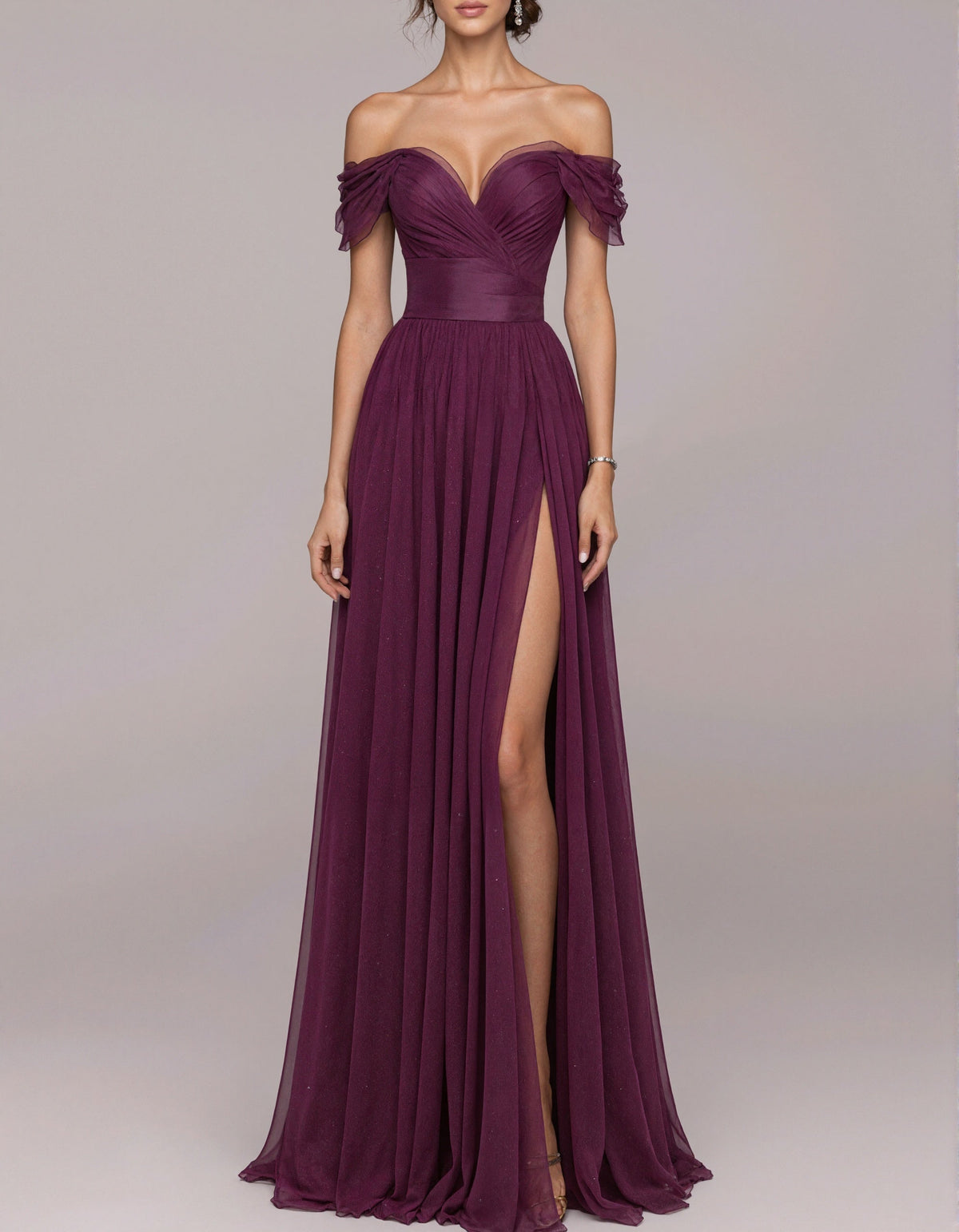 Pflaumenfarbenes schulterfreies Chiffon-Maxikleid mit Herzausschnitt