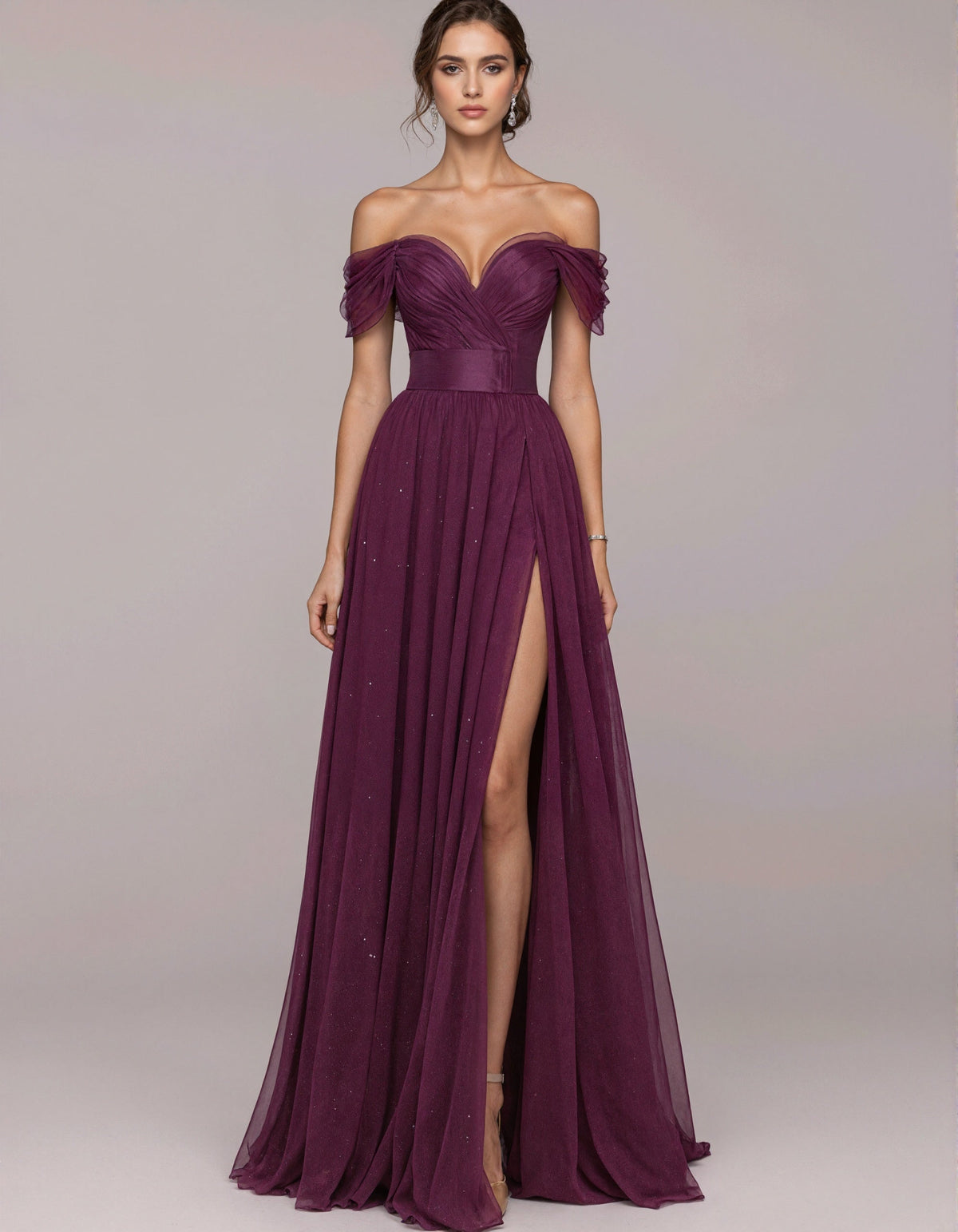 Pflaumenfarbenes schulterfreies Chiffon-Maxikleid mit Herzausschnitt