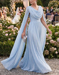Hellblaues Chiffon-Maxikleid mit drapierten Ärmeln