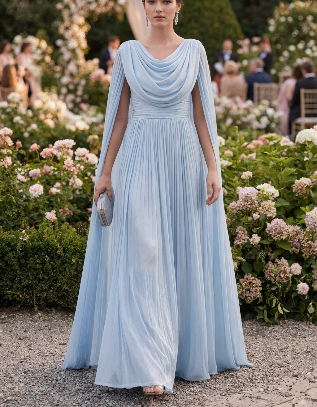 Hellblaues Chiffon-Maxikleid mit drapierten Ärmeln