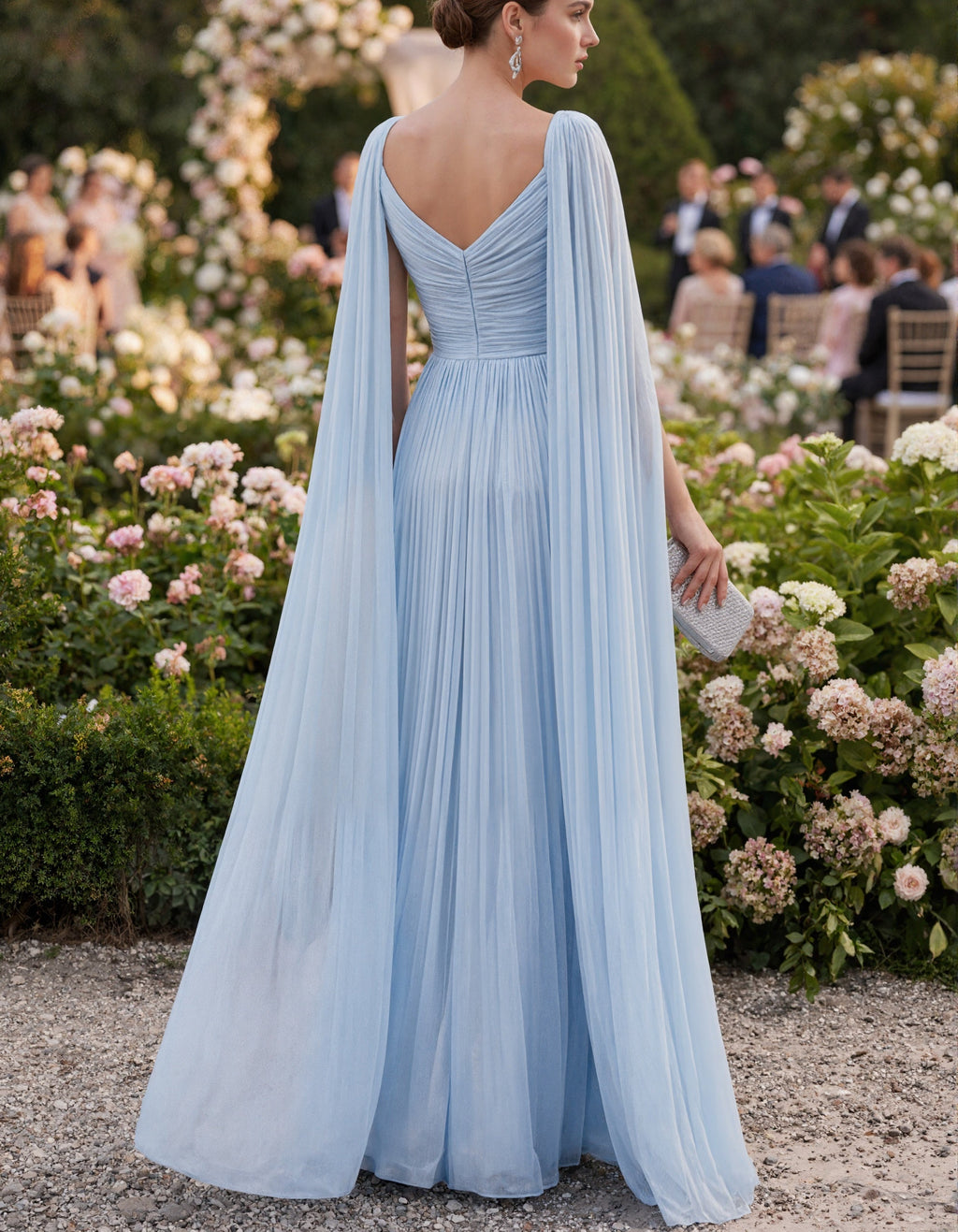 Hellblaues Chiffon-Maxikleid mit drapierten Ärmeln