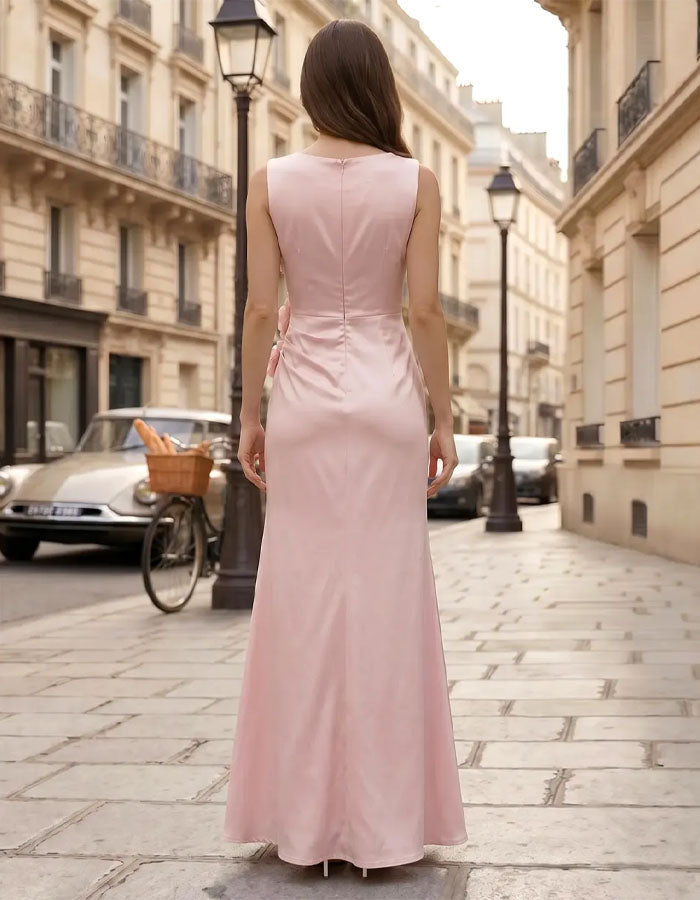 Rosa ärmelloses Maxikleid aus Satin mit 3D-Blumen und hohem Beinschlitz