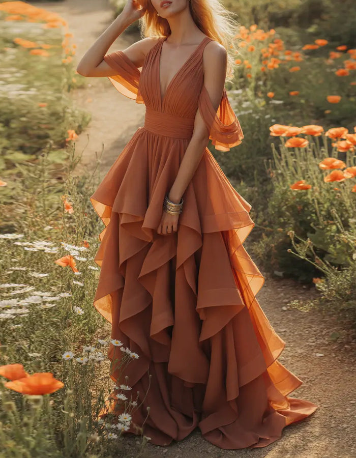 Terrakottafarbenes Maxikleid aus Chiffon mit tiefem V-Ausschnitt, schulterfrei, mit gerüschten Ärmeln und mehrlagigen Volants