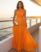 Robe longue plissée en mousseline orange à une épaule