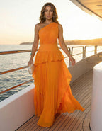 Robe longue plissée en mousseline orange à une épaule