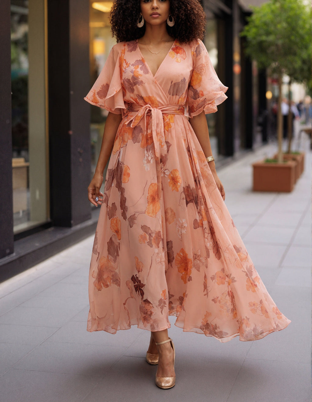 Robe longue en mousseline à imprimé floral aquarelle rose, col en V et manches à volants avec lien à nouer