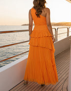 Robe longue plissée en mousseline orange à une épaule