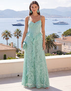 Vestido largo de encaje floral verde menta con tirantes y volantes