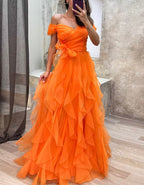 Graublaues Maxikleid mit schulterfreiem Design und mehrlagigem Tüll-Rüschenbesatz