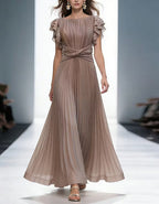 Khakifarbenes Maxikleid mit Rüschen und kurzen Ärmeln