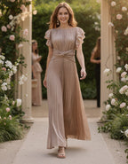 Khakifarbenes Maxikleid mit Rüschen und kurzen Ärmeln