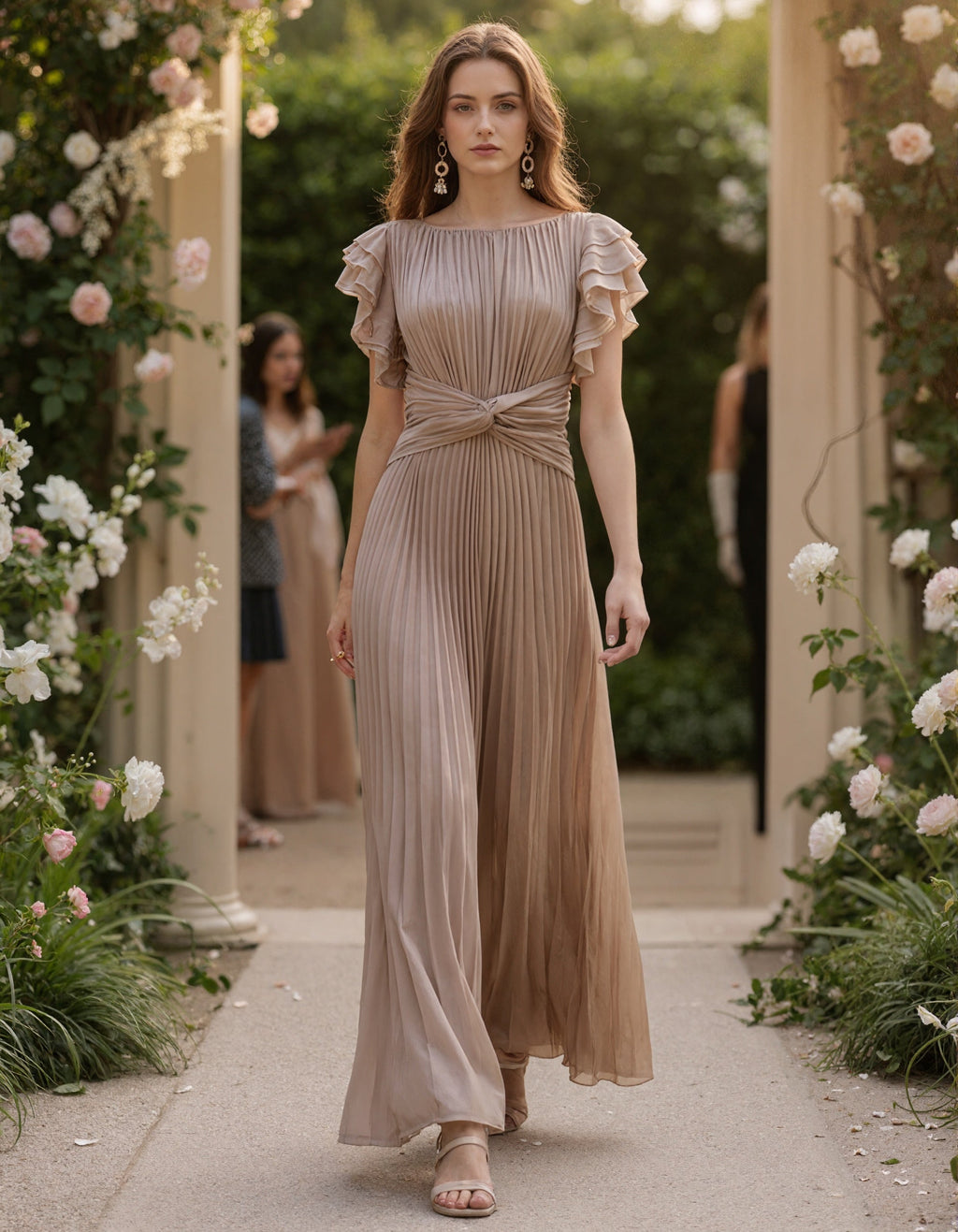 Khakifarbenes Maxikleid mit Rüschen und kurzen Ärmeln