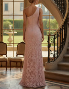 Robe longue asymétrique en dentelle florale rose grisâtre