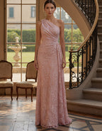 Robe longue asymétrique en dentelle florale rose grisâtre