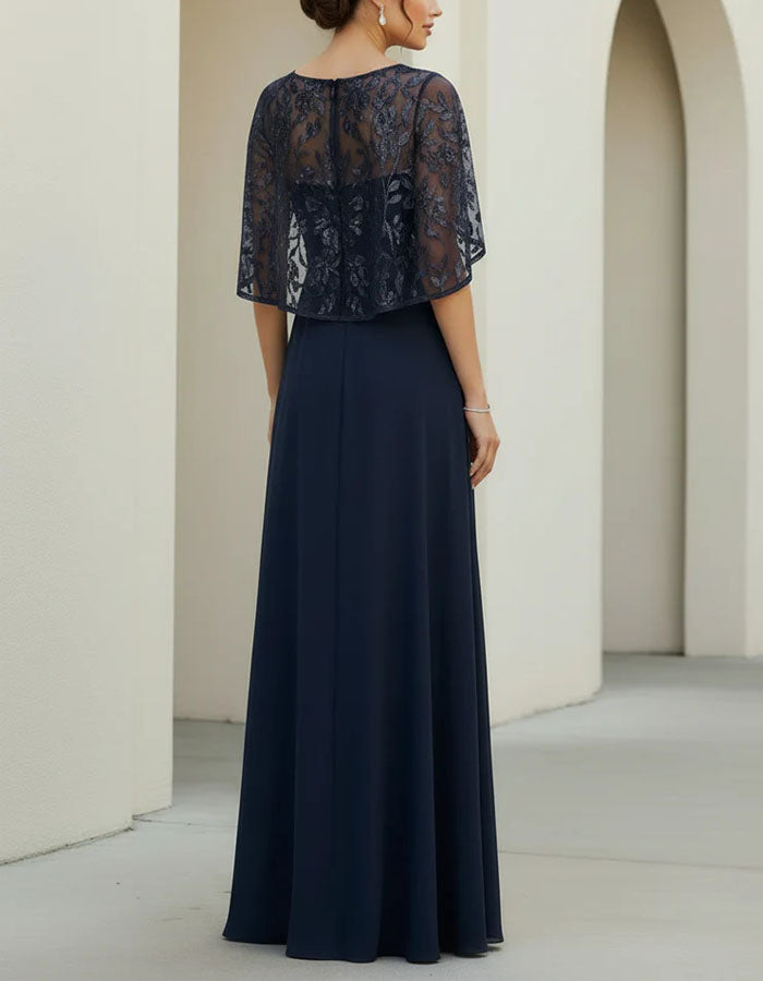 Robe longue en mousseline bleu marine avec manches en dentelle