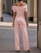 Pinkfarbener Jumpsuit mit schulterfreiem Ausschnitt, kurzen Ärmeln, 3D-Blumenapplikationen und weitem Bein
