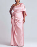Vestido largo de raso rosa, un hombro