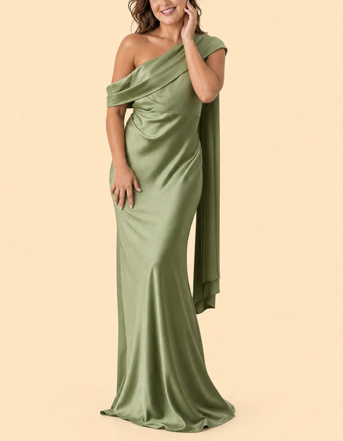 Maxikleid aus salbeigrünem Satin mit Schulterdetail