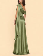 Maxikleid aus salbeigrünem Satin mit Schulterdetail
