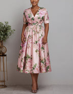 Robe midi fleurie en satin à col en V rose