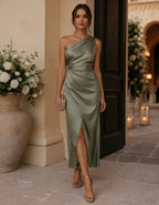 Olivgrünes Midi-Kleid aus Satin mit One-Shoulder-Träger und hohem Schlitz