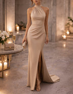 Robe longue en satin couleur champagne à fente haute