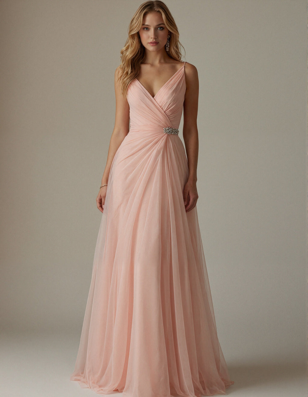 Robe longue à fines bretelles en mousseline rose à plusieurs épaisseurs
