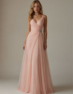 Robe longue à fines bretelles en mousseline rose à plusieurs épaisseurs
