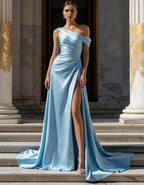 Himmelblaues Satin-Maxikleid mit Schlitz und einer Schulterpartie