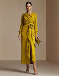 Robe longue jaune moutarde à col en V et fleurs en 3D
