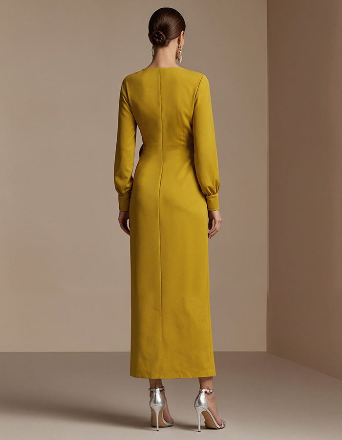 Robe longue jaune moutarde à col en V et fleurs en 3D
