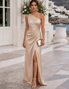 Maxikleid aus champagnerfarbenem Satin mit Schulterpartie