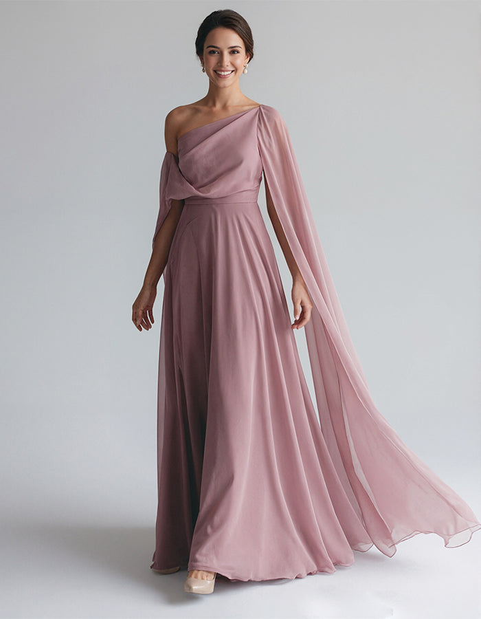 Vestido largo de gasa gris rosado con un hombro al descubierto