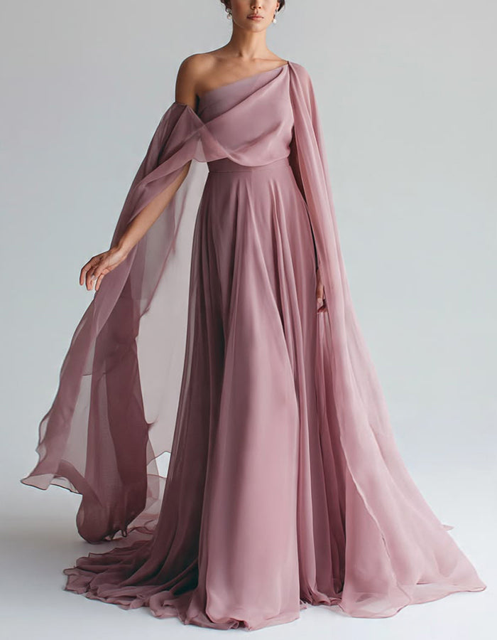 Vestido largo de gasa gris rosado con un hombro al descubierto