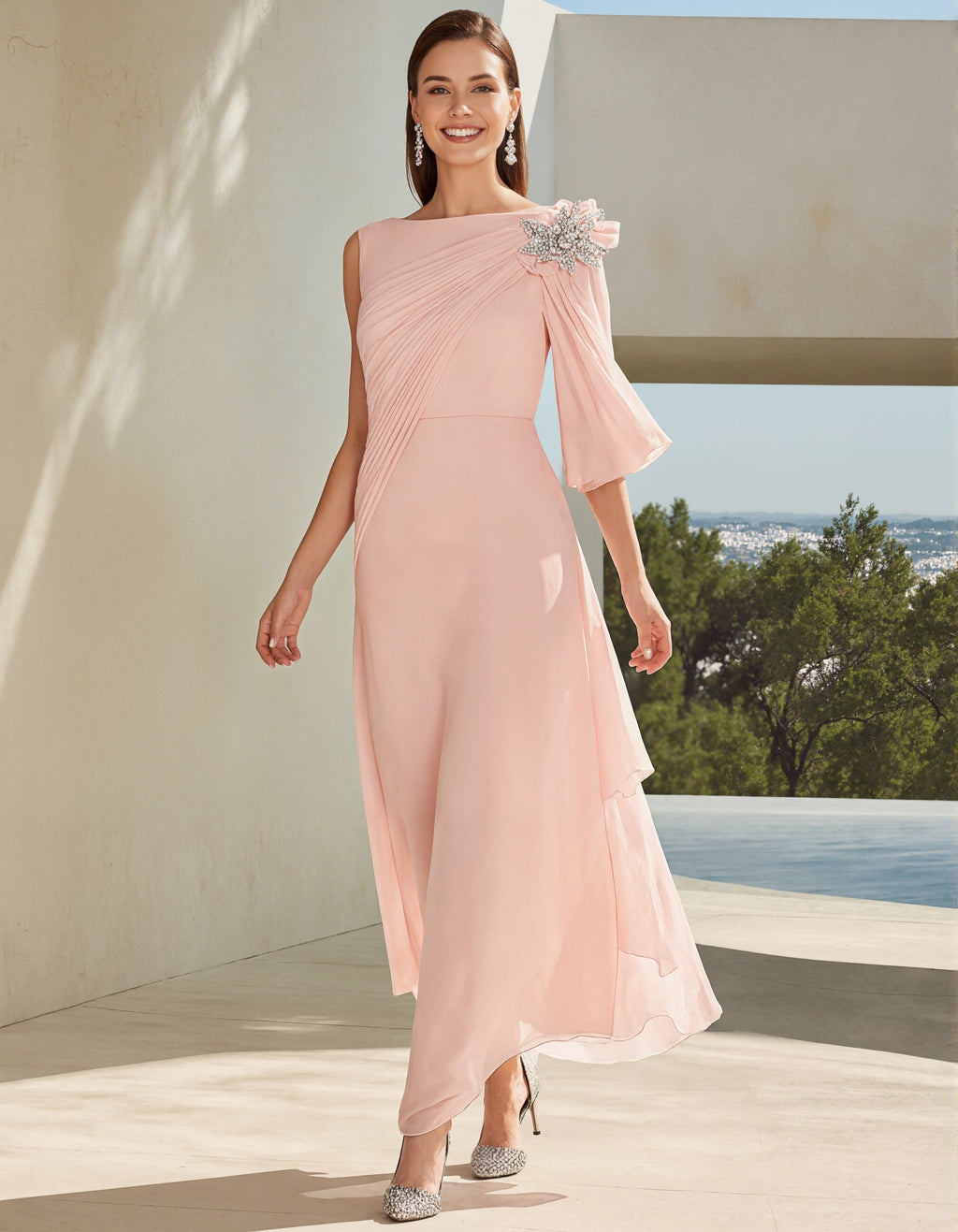 Robe longue rose en mousseline à encolure bateau et épaule dénudée plissée