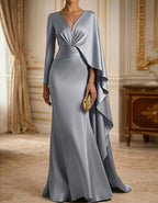 Abito lungo in raso color champagne con scollo a V e maniche lunghe