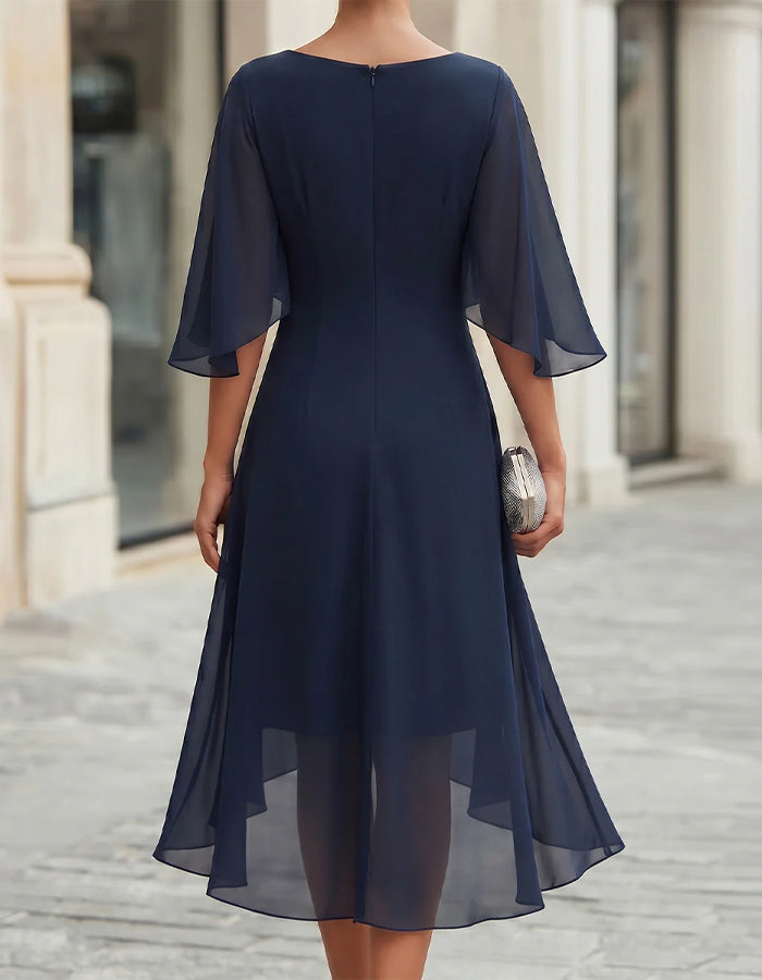 Abito lungo in chiffon blu navy drappeggiato con volant e maniche a tre quarti