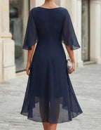 Abito lungo in chiffon blu navy drappeggiato con volant e maniche a tre quarti