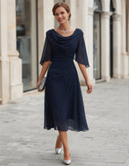 Abito lungo in chiffon blu navy drappeggiato con volant e maniche a tre quarti