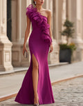 Abito lungo monospalla in organza rosa con volant 3D