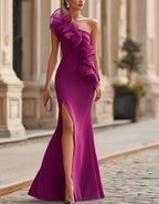 Abito lungo monospalla in organza rosa con volant 3D