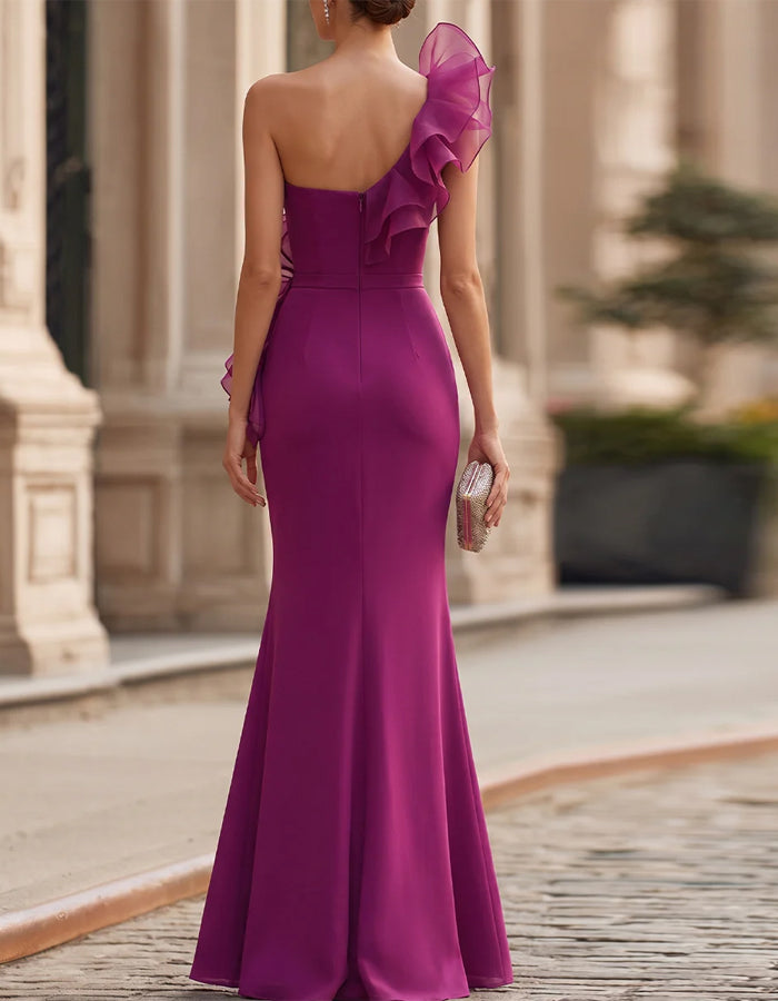 Abito lungo monospalla in organza rosa con volant 3D