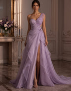 Maxikleid aus lavendelfarbenem Tüll mit Spitzenapplikationen