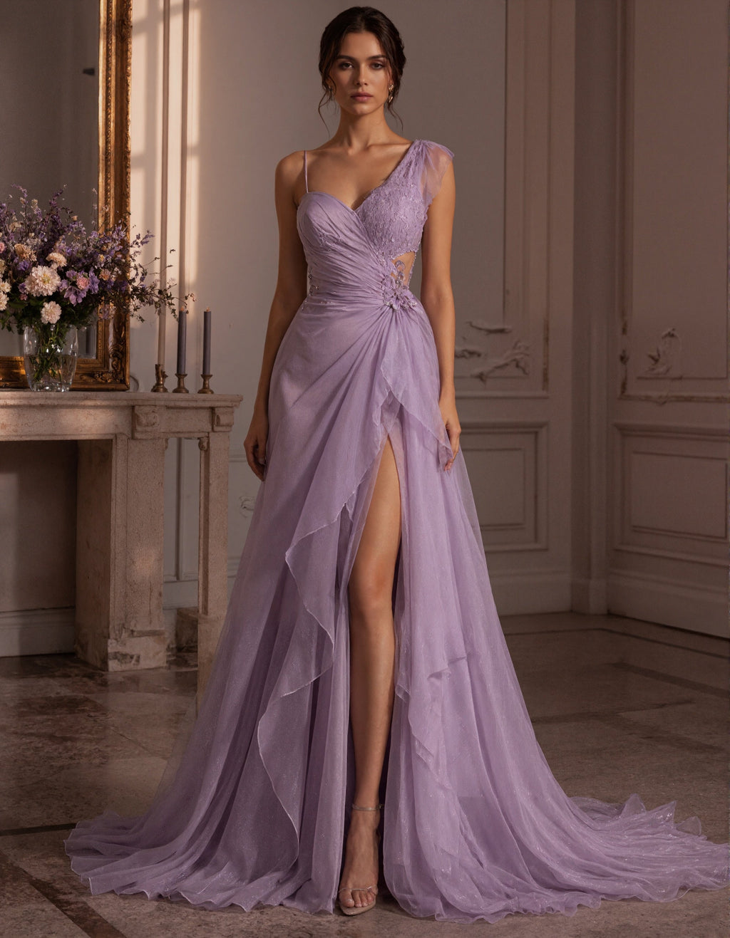 Maxikleid aus lavendelfarbenem Tüll mit Spitzenapplikationen