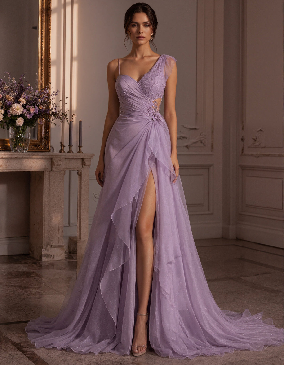 Maxikleid aus lavendelfarbenem Tüll mit Spitzenapplikationen