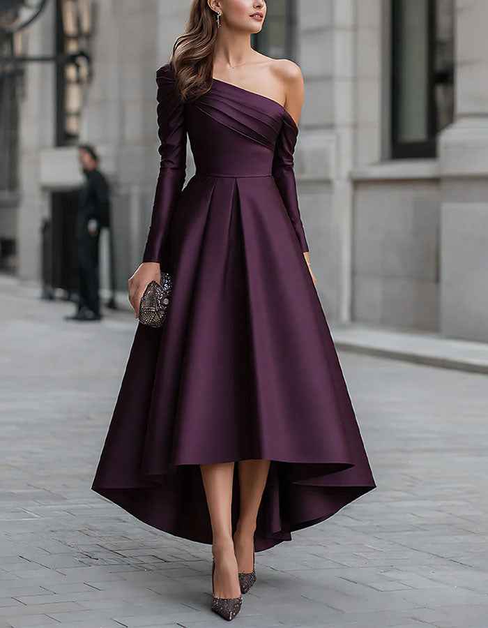 Robe longue asymétrique en satin violet