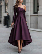Robe longue asymétrique en satin violet