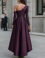 Robe longue asymétrique en satin violet