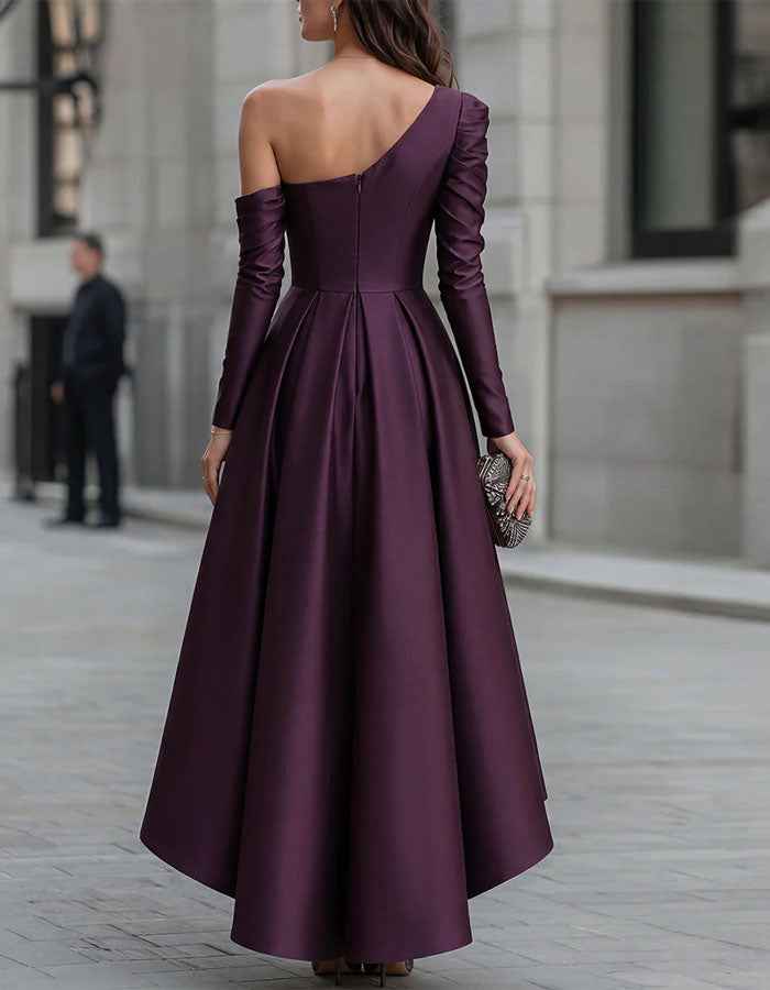 Robe longue asymétrique en satin violet