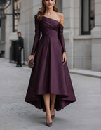 Robe longue asymétrique en satin violet